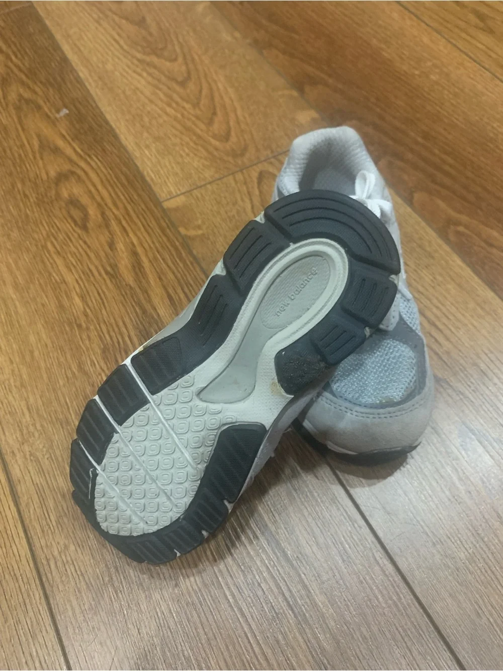 New Balance Kids Light Gray & White Running Sneakers Size 10 Excellent Condition